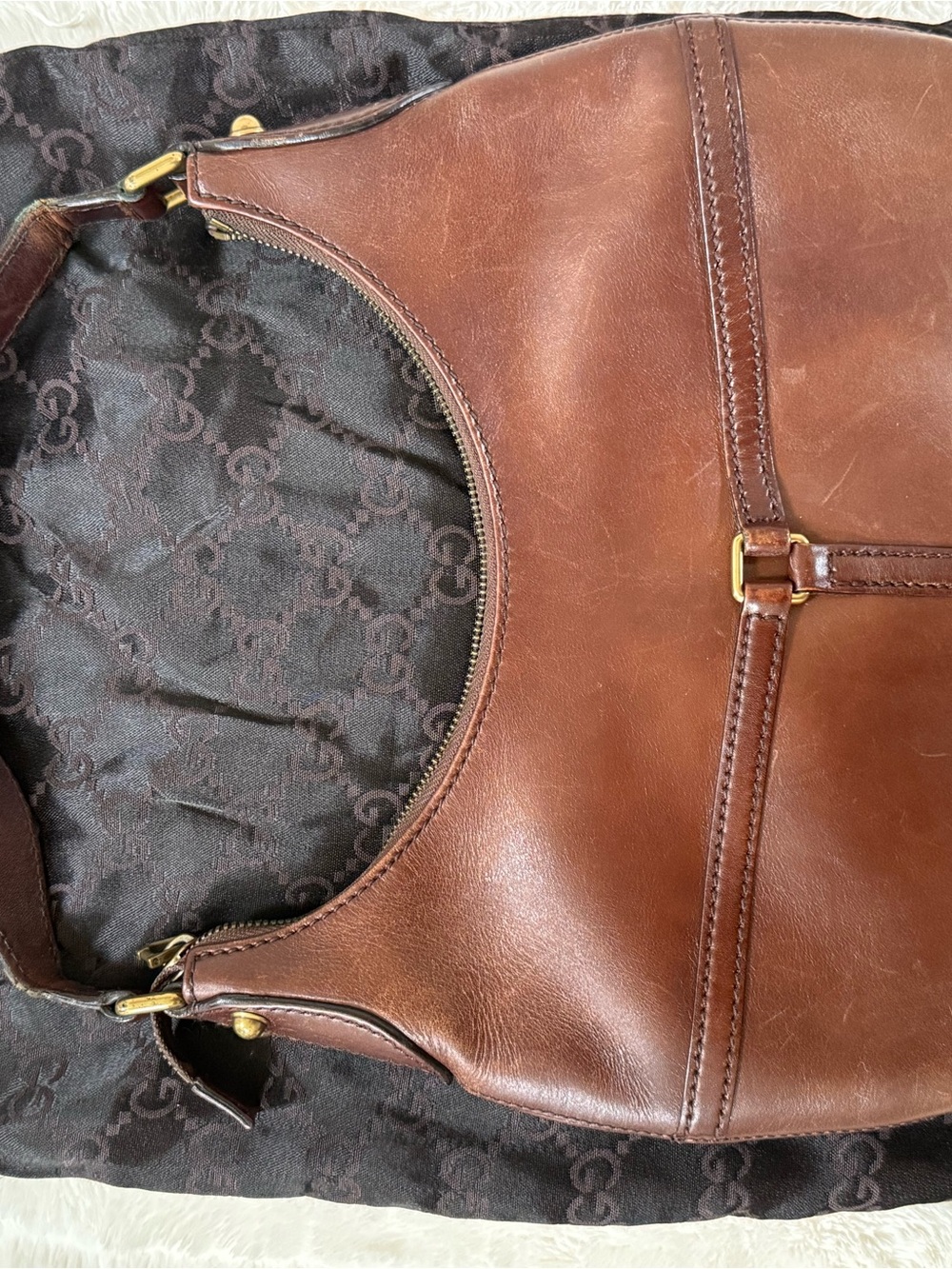 Gucci Brown Leather Crescent Shoulder Bag with Gold Emblem - Picture 2 of 4